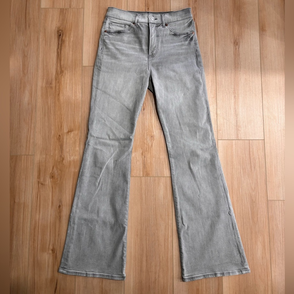 Express Women’s High Rise Flare Jean Size 6